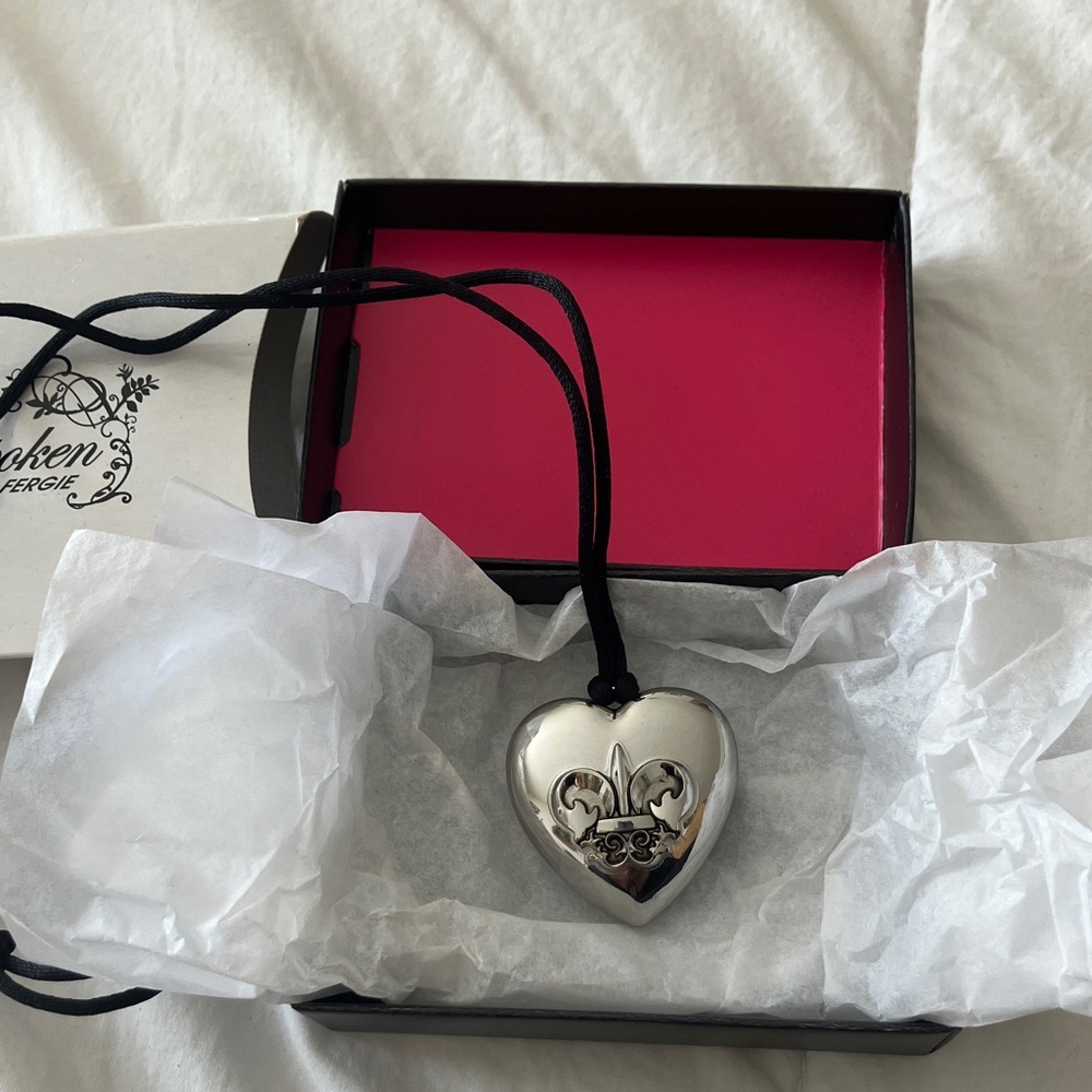 Outspoken by Fergie Avon Silver Heart Pendant on black rope new in original box